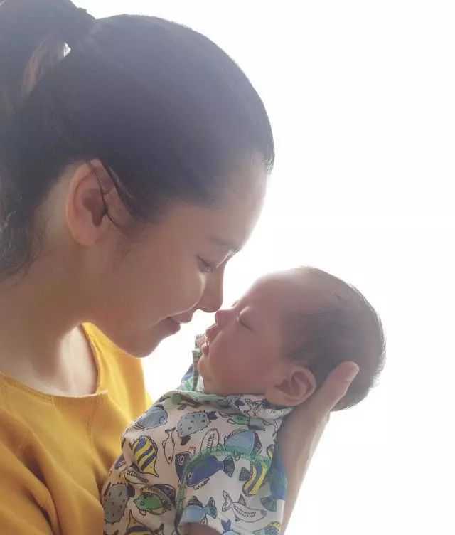 回忆中妈妈永远美丽，母爱无疆的伟大故事